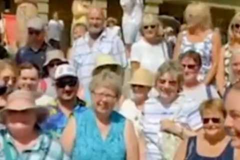 Antiques Roadshow guest’s eyes bulge as she learns life-changing truth behind huge sapphire she..