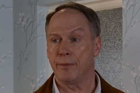 Coronation Street fans spot horrifying ‘clue’ over identity of killer Stephen Reid’s next victim
