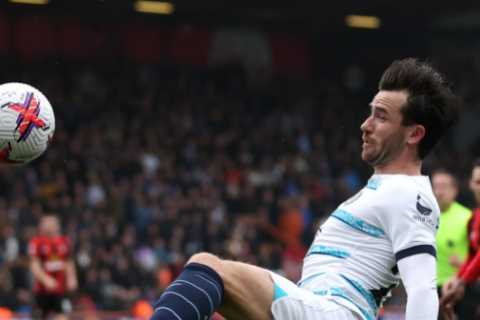 Chelsea star Ben Chilwell hobbles off injured at Bournemouth as fans fume at Frank Lampard’s choice ..