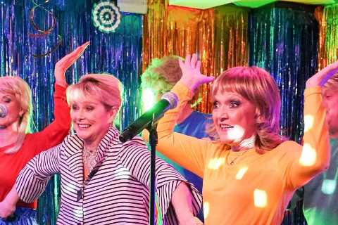 Music legend makes shock Walford appearance in EastEnders