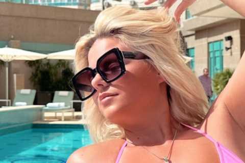 Busty ring girl Apollonia Llewellyn shows off major underboob in tiny bikini after leaving fans..