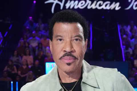 American Idol’s Lionel Richie ‘claps back’ after being slammed for his performance at coronation..