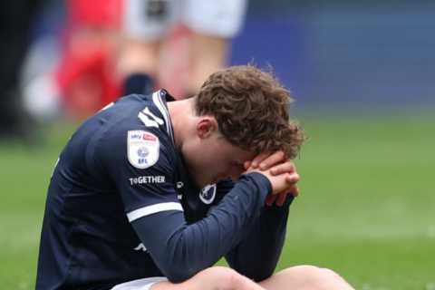 Millwall blow promotion hopes in crazy 45-min collapse as delirious Sunderland sneak into playoff..
