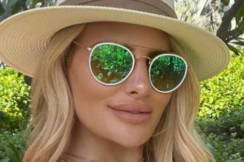 Pregnant Danielle Armstrong hits back at fans who ‘mum-shamed’ her in makeup free selfie
