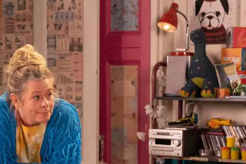 Coronation Street legend makes shock return leaving Bernie Winter seething