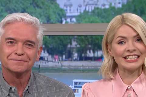 Phillip Schofield makes awkward joke with Holly Willoughby during This Morning leaving fans baffled