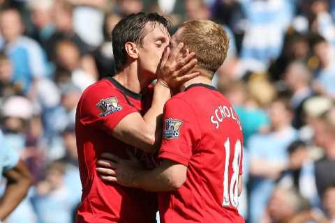 Gary Neville responds as angry Arsenal fans use pic of him smooching Scholes to slap down his ‘too..