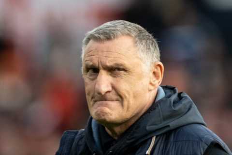 Sunderland boss Tony Mowbray ‘fighting for job’ hours after play-off loss with three managers lined ..