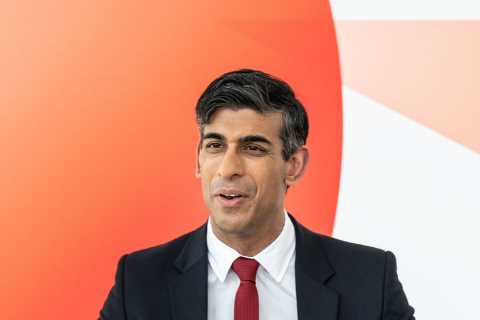Rishi Sunak hits back at Labour’s vow to build more homes – saying he’ll protect green spaces