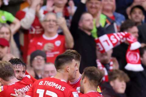 Barnsley 1 Bolton 0 (2-1 agg): Kitching strikes winner to set up all-Yorkshire final against..