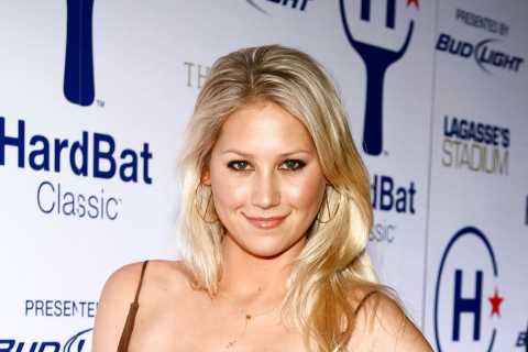 Former world’s sexiest woman who retired from tennis aged 21 now lives quiet life with pop star..