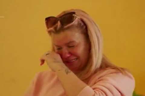 Kerry Katona breaks down in tears as she reads letter after shock return to The Celebrity Detox