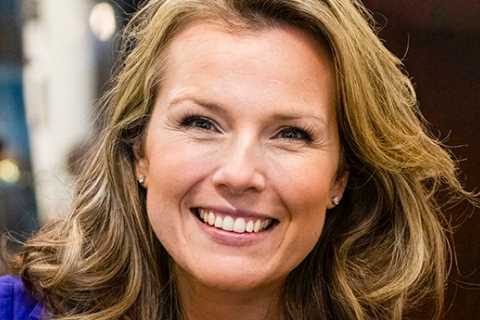 Christina Trevanion is worlds away from Bargain Hunt in ‘gorgeous pic from Chelsea Flower Show
