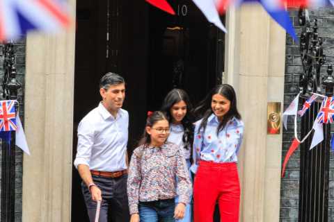 Rishi Sunak orders crackdown on vape-makers who target kids – saying he doesn’t want his daughters..