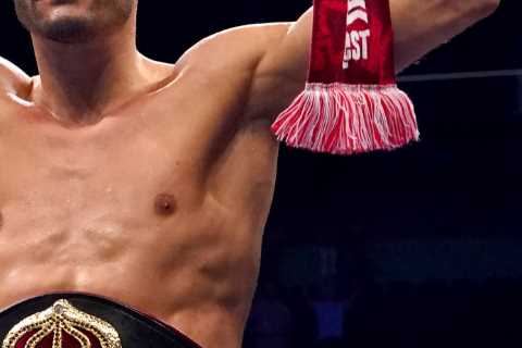 Leigh Wood FLOORS Mauricio Lara to win rematch on points and regain featherweight title from..