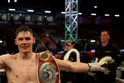 Emotional Chris Billam-Smith dedicates world title win to brave mum who was diagnosed with breast..