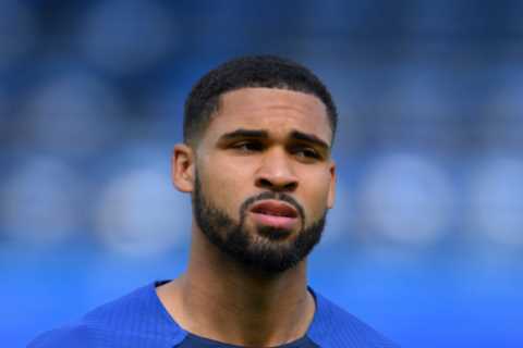 Watch Loftus-Cheek wave goodbye to Chelsea fans as fans give him standing ovation after coming off..