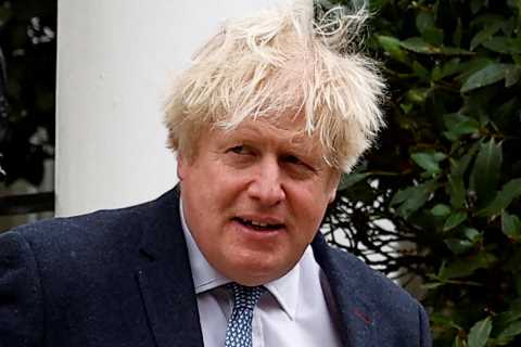 No10 denies cover-up as deadline to hand over WhatsApp messages to Covid inquiry is extended by 48..