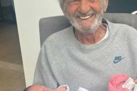 Dani Dyer shares sweet snap of former Love Island favourite meeting her new twin daughters