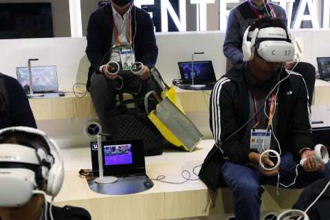 Apple Is Stepping Into the Metaverse. Will Anyone Care?