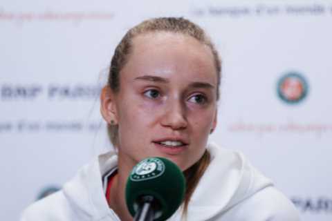 Wimbledon champion forced to suddenly withdraw from French Open moments before match over health..