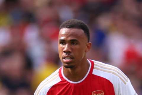 PSG weighing up huge transfer for Arsenal defender and could approach his representatives over..