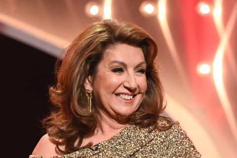 Phillip Schofield’s British Soap Awards replacement Jane McDonald praised as host has fans in..