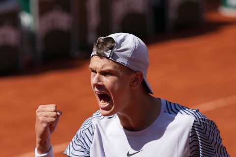 Tennis star Holger Rune labelled ‘cheat’ by fuming Roland Garros fans as he wins bizarre point..