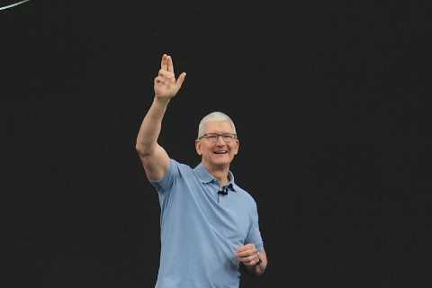 Apple Debuts Its Next Big Product, a Virtual Reality Headset