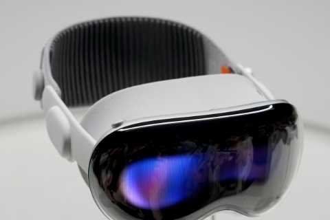 A First Try of Apple’s $3,500 Vision Pro Headset