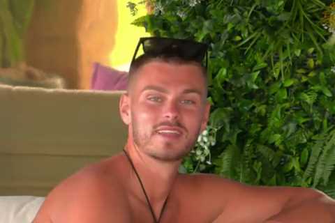 Love Island’s George leaves viewers in stitches with chat up blunder as he tries to steal Molly..
