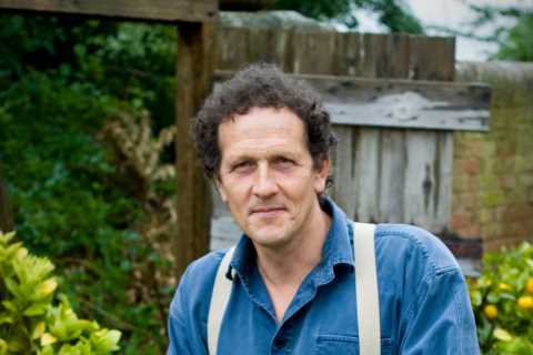 Gardeners’ World star Monty Don leaves fans terrified as he grapples with snake preying on his..
