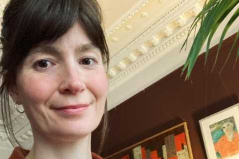 Bargain Hunt’s Natasha Raskin Sharp leaves fans swooning with cheeky post about her thighs