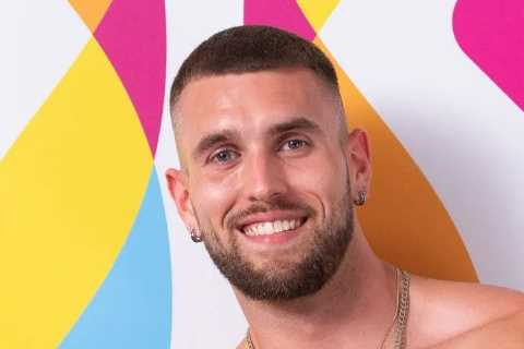 Love Island bombshell Zachariah’s famous I’m A Celeb star sister reveals unseen pictures of them..