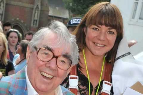 Four Candles shop opened by TV great Ronnie Corbett two years before his death closes
