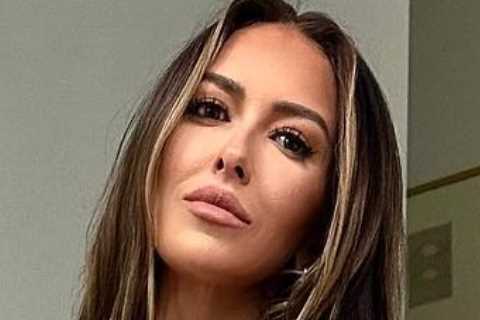 Paulina Gretzky told she’s ‘making the sun jealous’ because she’s so hot as Dustin Johnson wife..