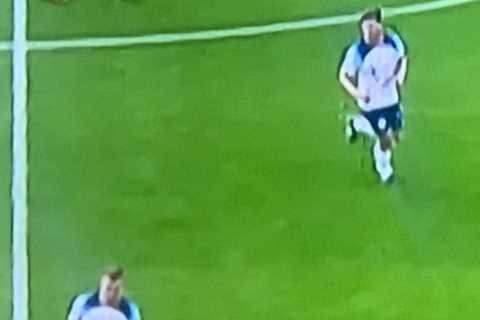 Soccer Aid fans can’t believe their eyes as Tommy Fury NUTMEGS mortified Arsenal legend with first..