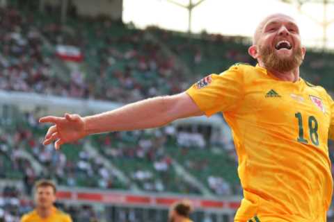 Former Premier League star and Wales international ‘SNUBS Wrexham’ in favour of transfer to League..