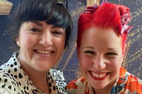Escape to the Chateau’s Angel Strawbridge beams for selfie as she puts Channel 4 split drama behind ..