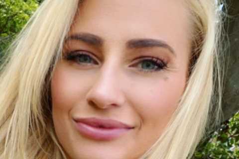 ‘Sexiest boxer ever’ Ebanie Bridges shows off cleavage in very low-cut top and promises ‘exciting..