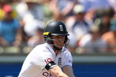 Why are the England cricket team wearing black armbands in The Ashes first Test?