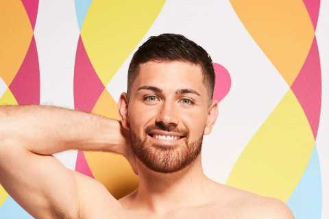 New Love Island bombshell Scott van-der-Sluis slammed as ‘insecure, jealous and controlling’ by..