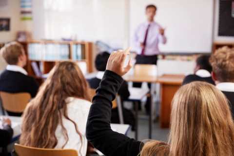 Rishi Sunak slams teachers ‘shutting down debate’ after pupil was scolded for saying there are only ..