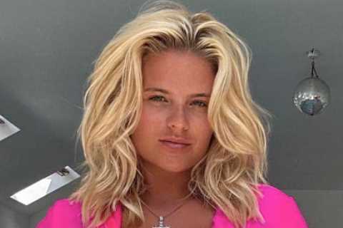 Busty boxing ring girl Apollonia Llewellyn spills out of pink top as fans call her ‘most beautiful..