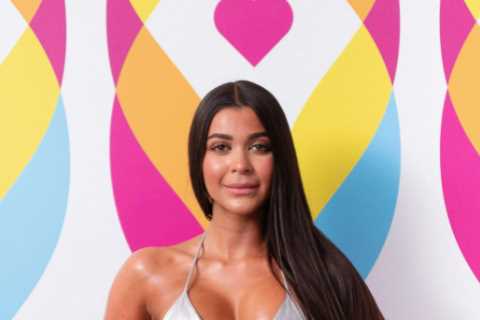 Love Island bombshell Mal risks rows with Molly and Jess as she says ‘I’m going to take your man’