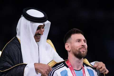 Mystery billionaire who placed black robe on Messi in World Cup is man behind Dettori’s fairytale..