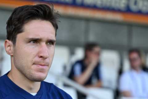 Juventus star Federico Chiesa lined up for stunning Premier League transfer but needs convincing to ..