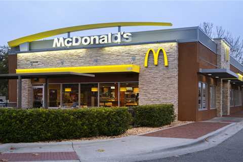 I’m a McDonald’s worker… here’s the most annoying things customers say that we can’t stand