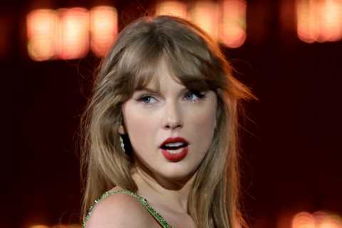 Taylor Swift ‘SNUBBED Meghan Markle’s handwritten note asking her to come on flop £18million..