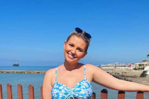 Love Island’s Amy Hart praised by fans as she show off ‘real post-baby body’ in bikini three months ..